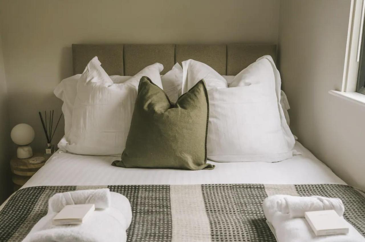 Hotel na wodzie Water With Water Sports Equipment And Bikes, Bath